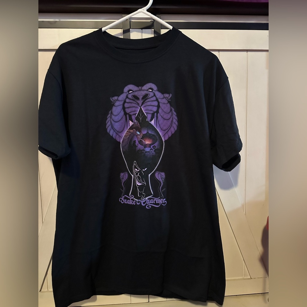 Disney Shirt Adult large Black Purple Aladdin Jafar Snake Charmer Jasmine. NWT